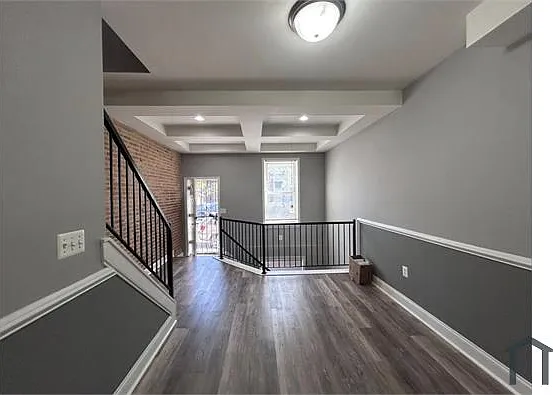 742 N Kenwood Ave — Photo 2
