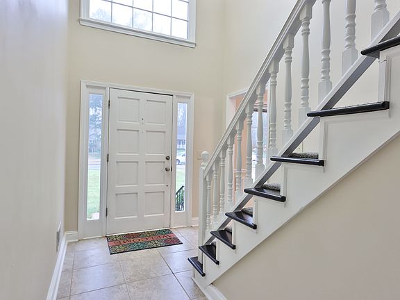 3rd image of 125 Saddlehorn Ct