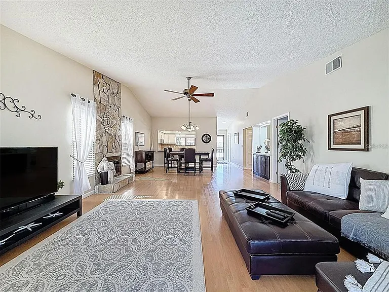 9981 Eagles Point Cir #4 — Photo 12