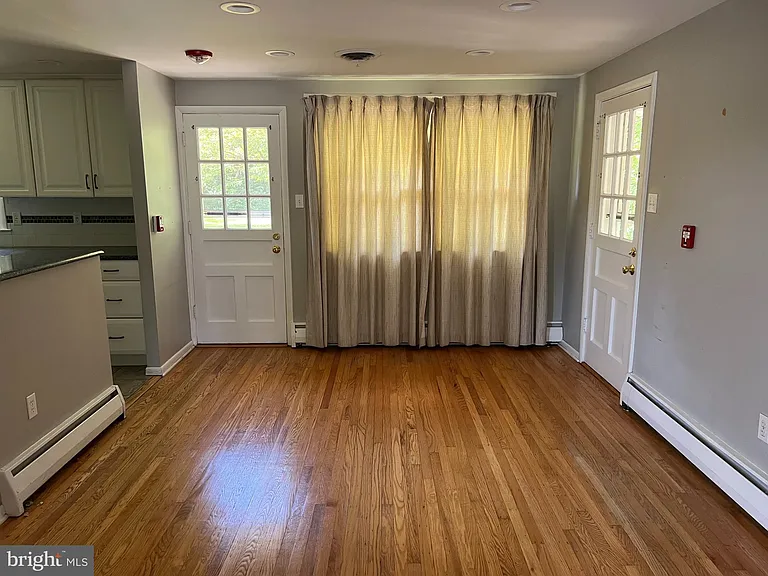 319 Meetinghouse Ln — Photo 7