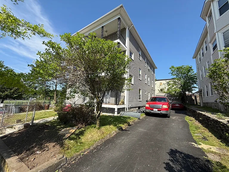 32 Woodbine St #1 — Photo 2