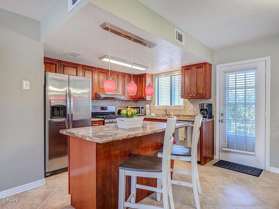 1st image of 105 W Leslie Ln