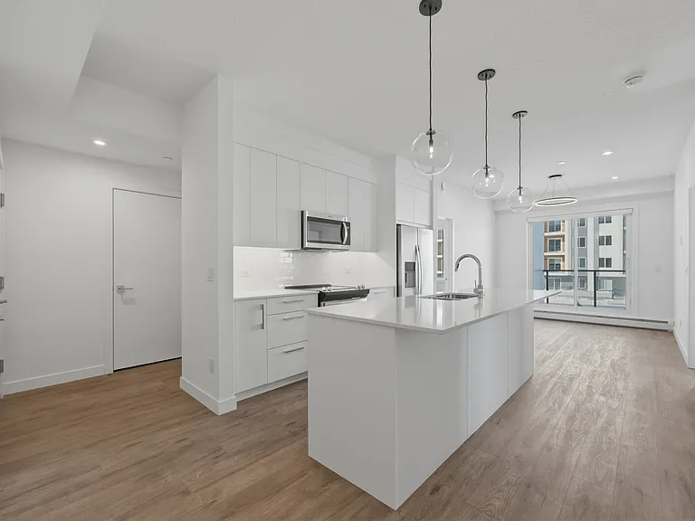 63 Corner Glen Cres NE — Photo 4