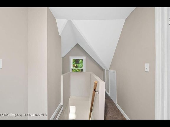 4th image of 107 Claremont Ave