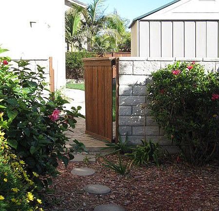 Charming side yard, great for gardending