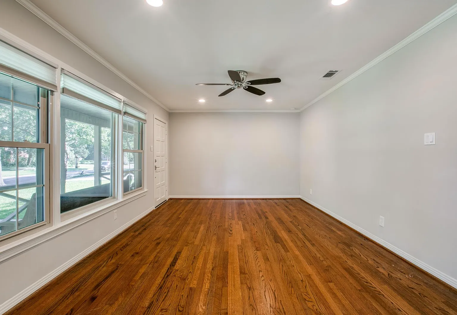 3 bed, 1606 sqft, $3,350 — Photo 4