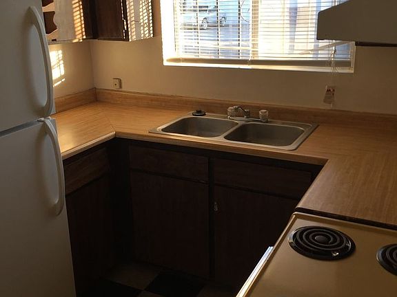 3rd image of 300 Louisiana Blvd NE