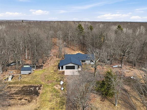 5th image of W8110 Oak Ridge Road