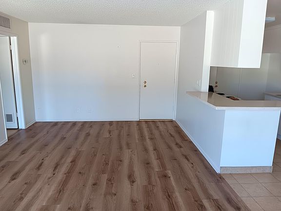 3rd image of 4424 Woodman Ave APT 304