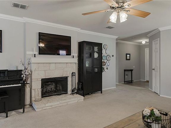 5th image of 818 Wild Prairie Dr