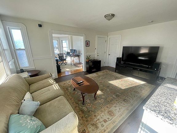 2nd image of 237 Jefferson Ave #3