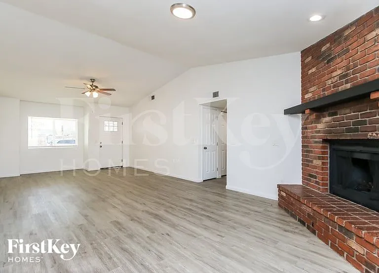 9321 E Dallas St — Photo 2