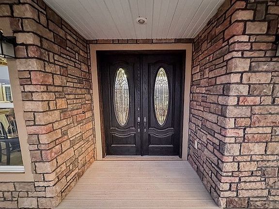 3rd image of 821 W Main St