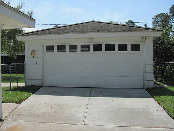 Large Detatched Garage