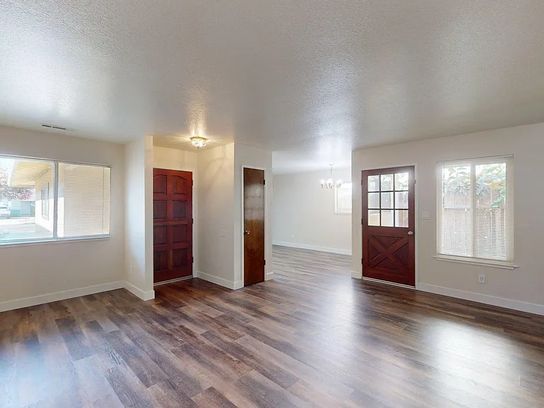 173 Wayside Dr — Photo 3