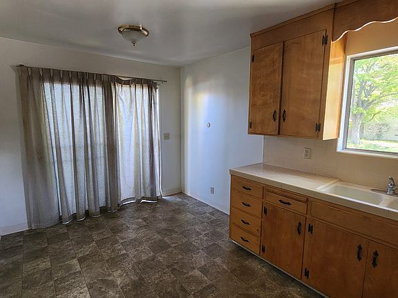 5th image of 143 W Loretta Ave