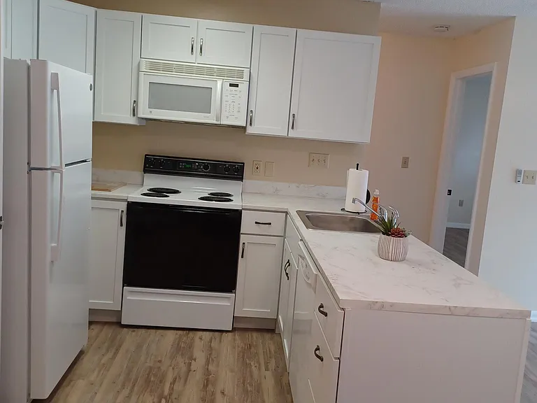 582 Moull St — Photo 39