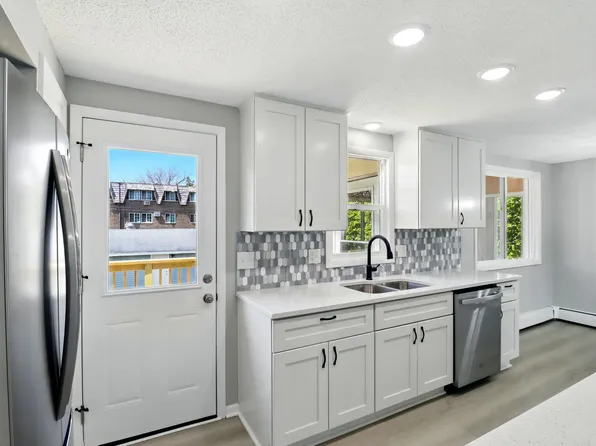 7581 Idaho Ave N, Brooklyn Park, MN 55428