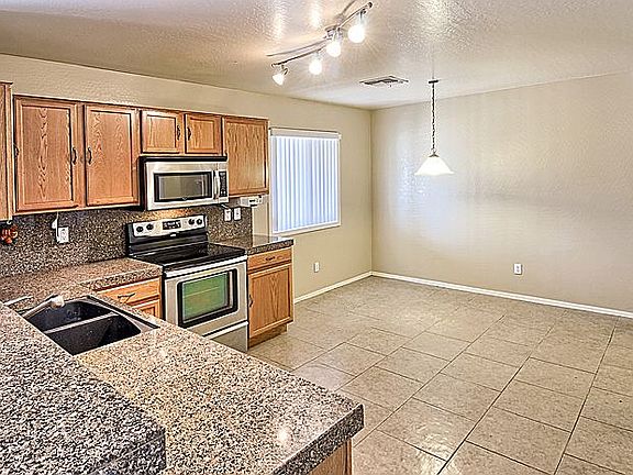 4th image of 10950 W Campbell Ave