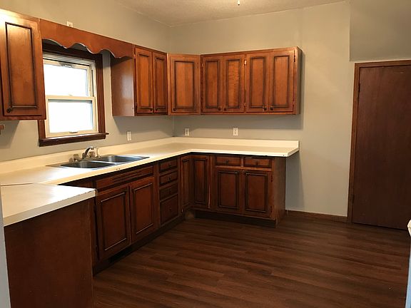 2nd image of 806 10th Ave