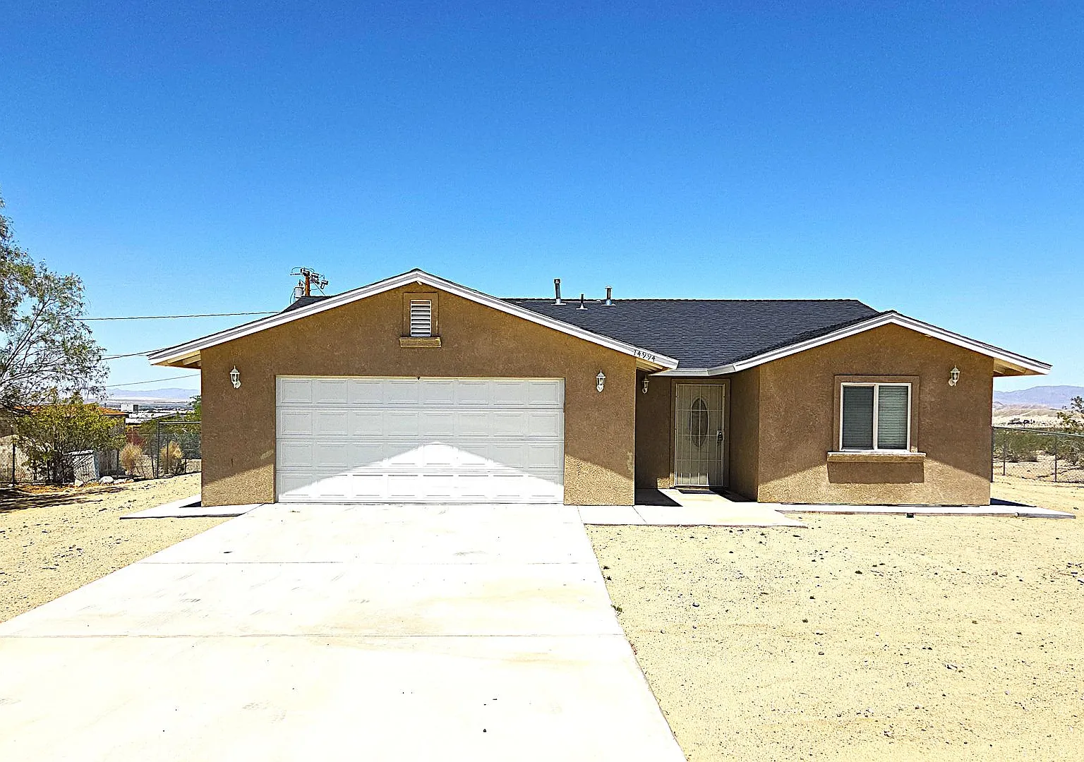 3 Bedroom/ 2 Bathroom - Welcome Home — Photo 1