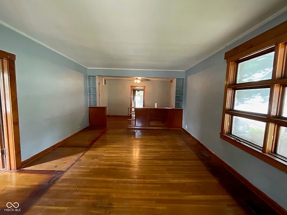 5th image of 410 Barton St