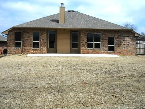 4th image of 504 Dena Dr