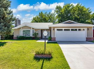 1272 El Rancho Dr, Tehachapi, CA 93561