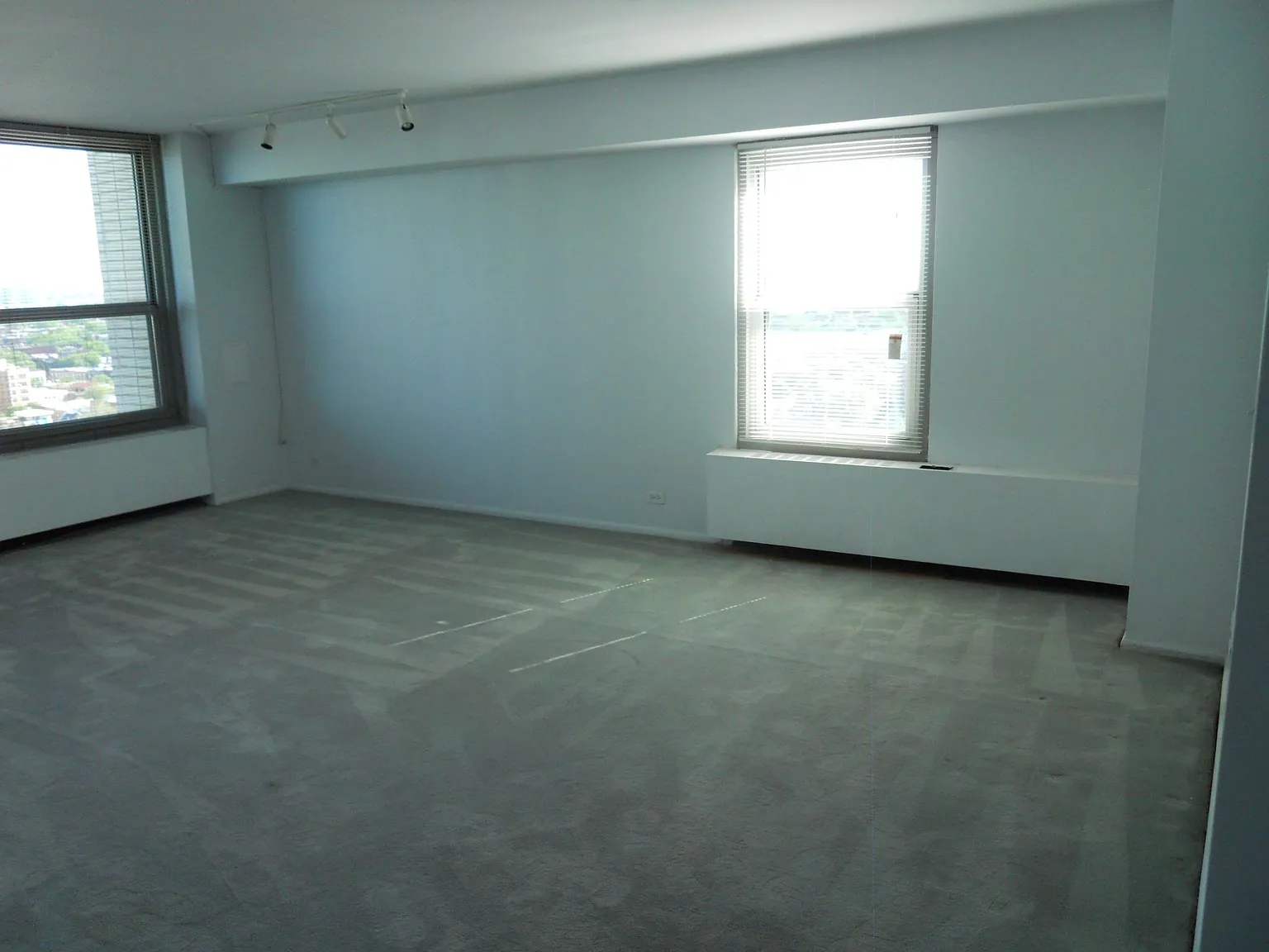 1 bed, 908 sqft, $2,100 — Photo 2