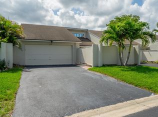 12858 Spinnaker Ln, Wellington, FL 33414