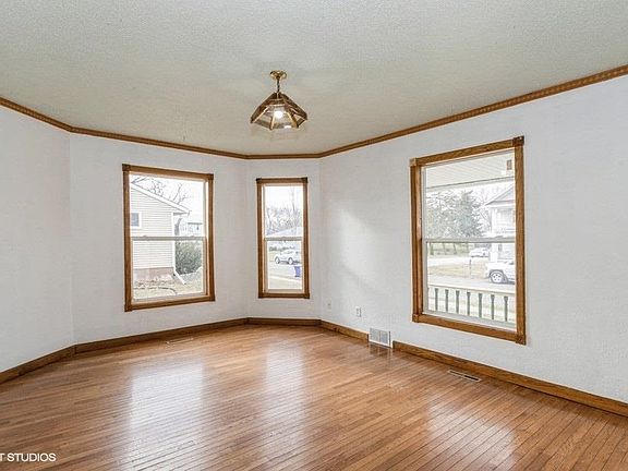 3rd image of 1020 N Iowa Ave