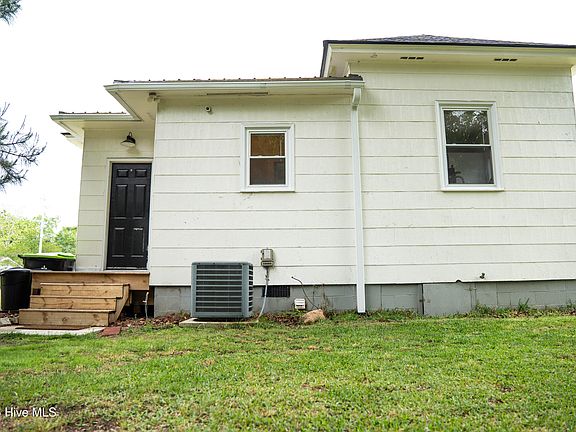 4th image of 902 Jenkins Avenue