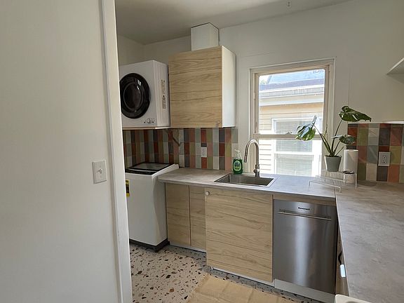 Kitchen & laundry