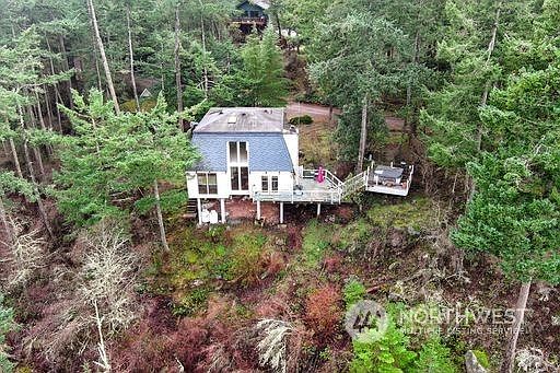 3rd image of 329 Upper Drive