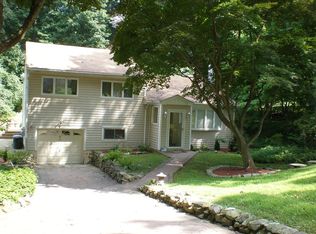 45 Dogwood Ln, Pleasantville, NY 10570