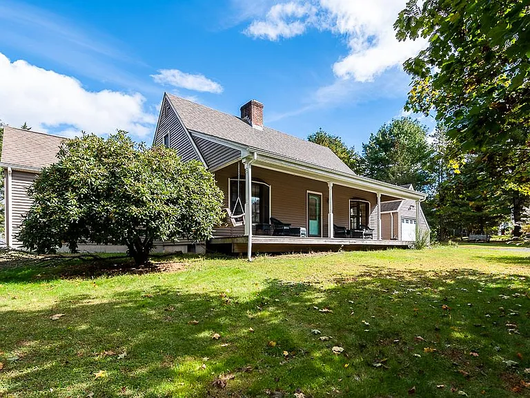 131 Hemlock Dr — Photo 3