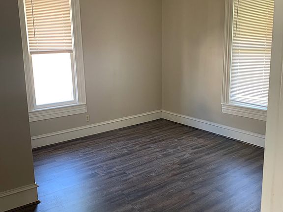 3rd image of 111 Prospect Dr SE