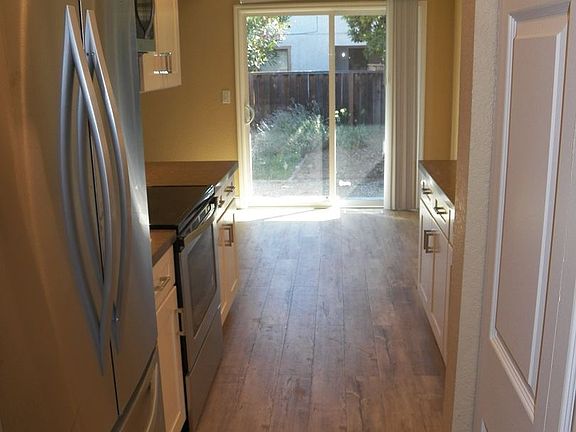 4th image of 406 Pinehurst Ave