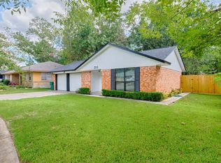216 Pine Crest Dr, Conroe, TX 77301