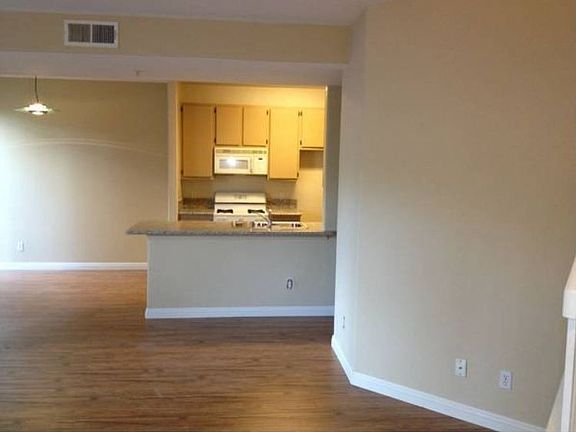 5th image of 13133 Le Parc Blvd #910