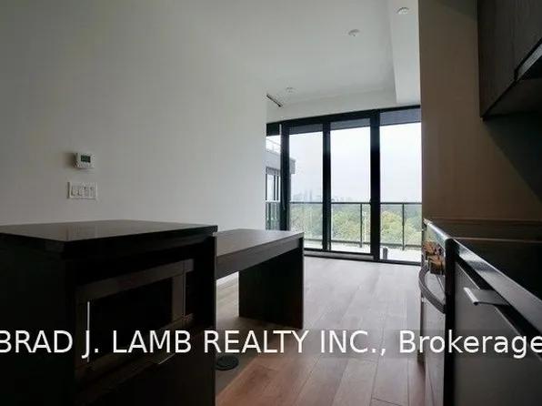 7 Smith Cres #802, Toronto, ON M8Z 0G3