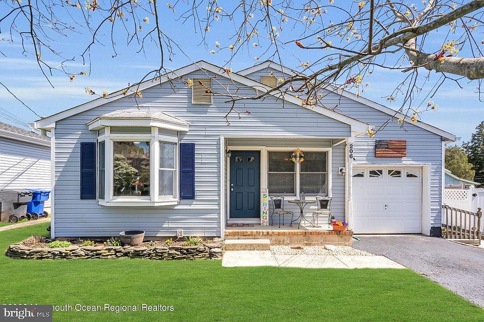 1st image of 206 Keats Ave