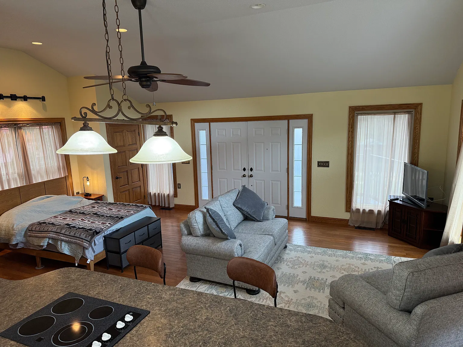 Studio, 550 sqft, $950 — Photo 2