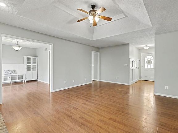 5th image of 17 Sandi Cir