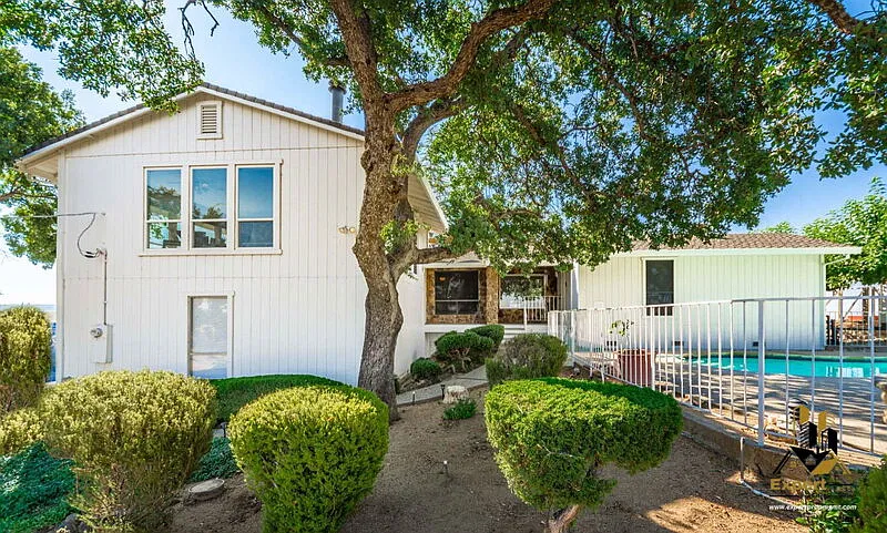 2 bed, 2.0 bath, 2164 sqft, $4,995 — Photo 2