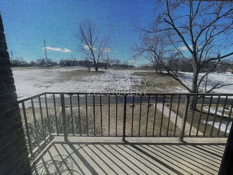 N Quentin Rd — Photo 4