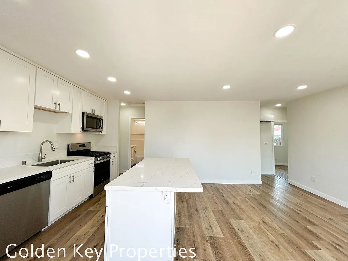 Welcome to your beautifully renovated single level attached home in the heart of Oceanside! — Photo 3