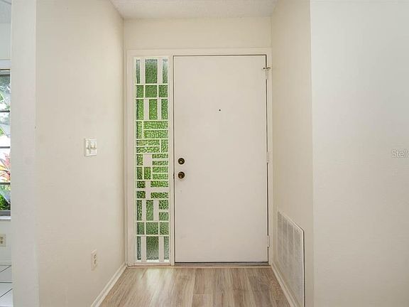 5th image of 2831 Thistle Ct E