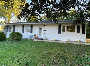 48 Monroe Ave, Charleston, IL 61920