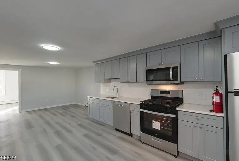 130 S 1st St #4 — Photo 8